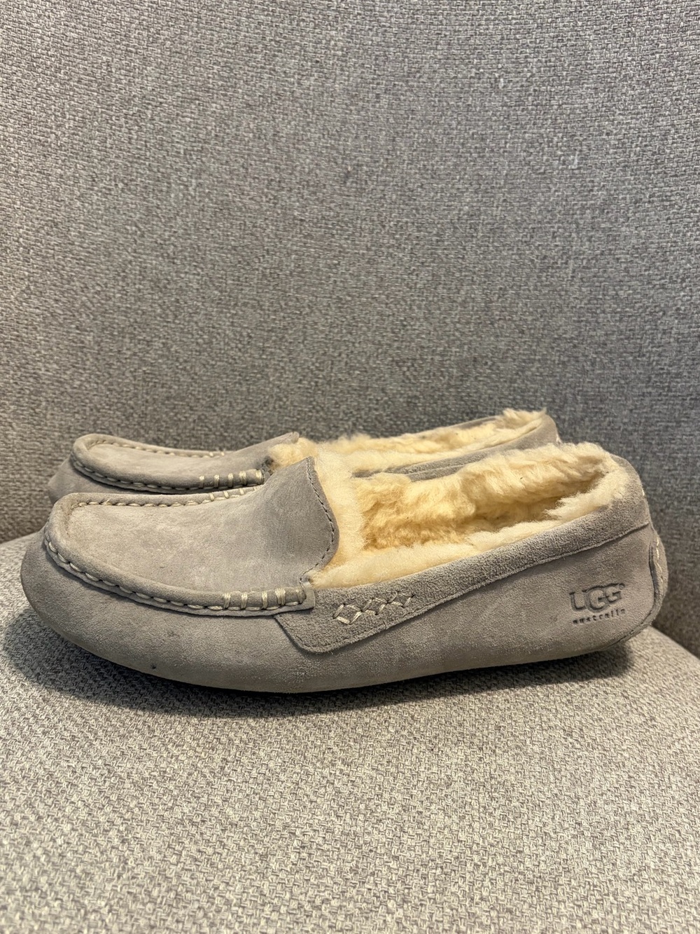 UGG - Women's size 8 Ansley Slipper in the Light Grey colorway.